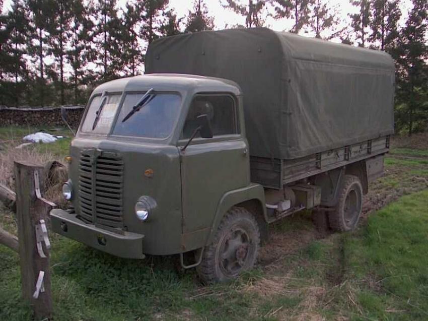 ancien camion militaire