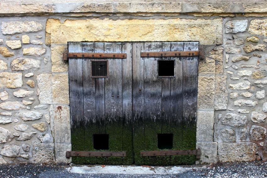 Portes (120) : Dans le Prigord,  Montignac (97)