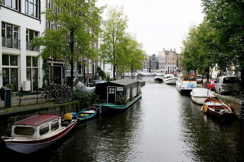 Amsterdam (15) Canal et bateaux