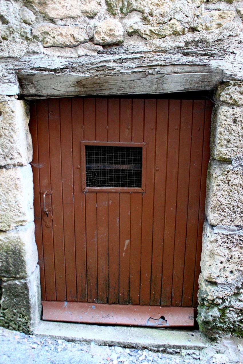 Portes (95) : Dans le Prigord,  Montignac (72)