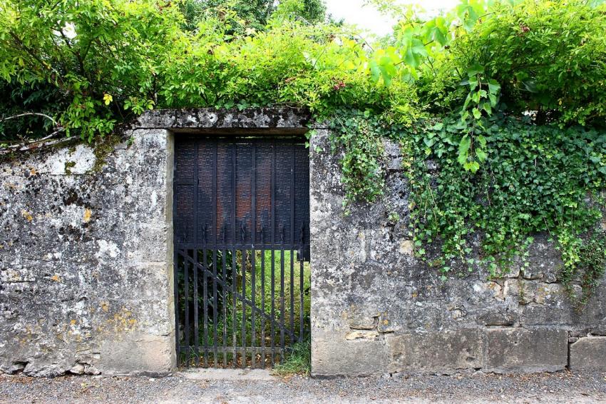 Portes (173) : Dans le Prigord  Montignac (150)