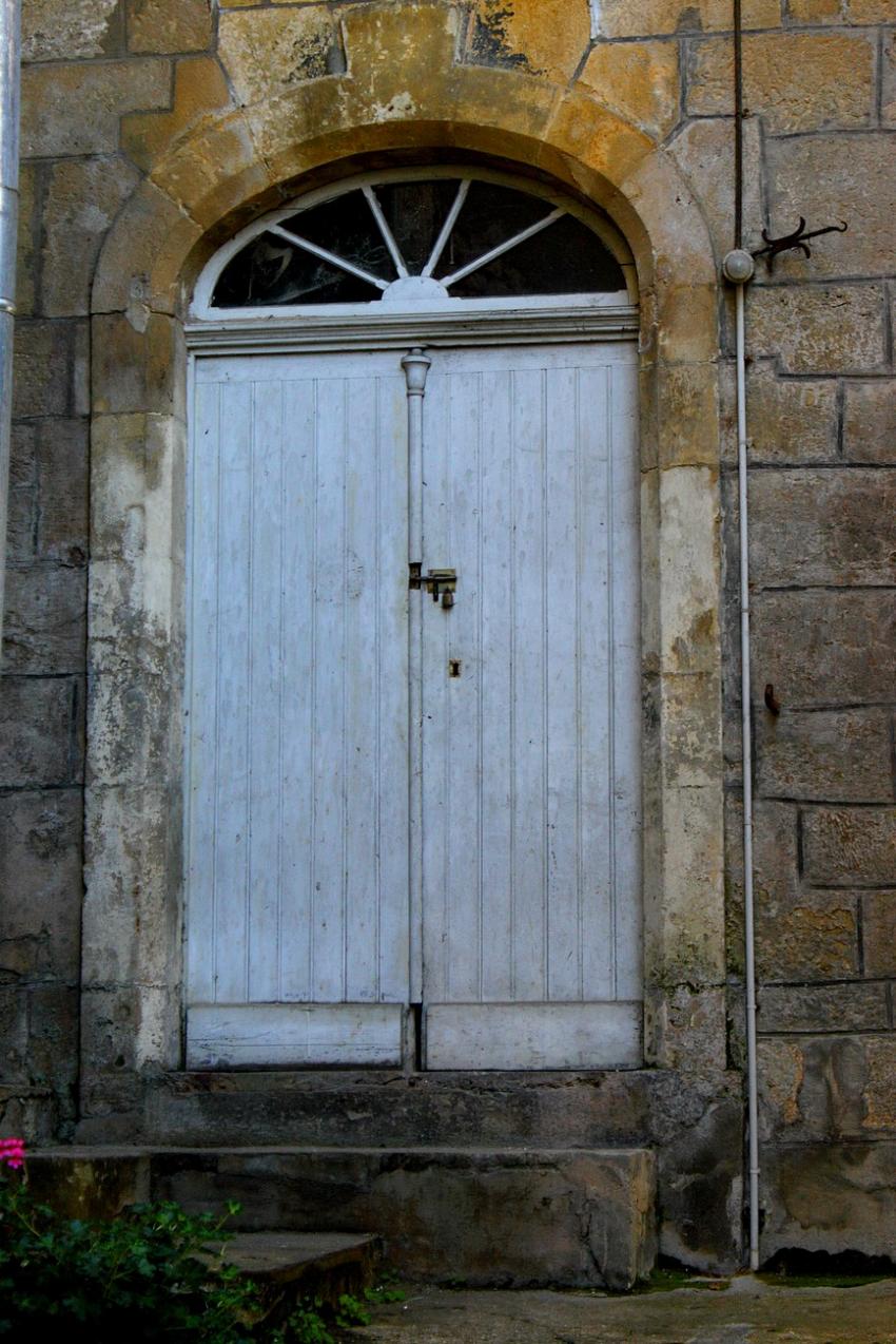 Portes (78) :  Dans le Prigord,  Montignac (55)