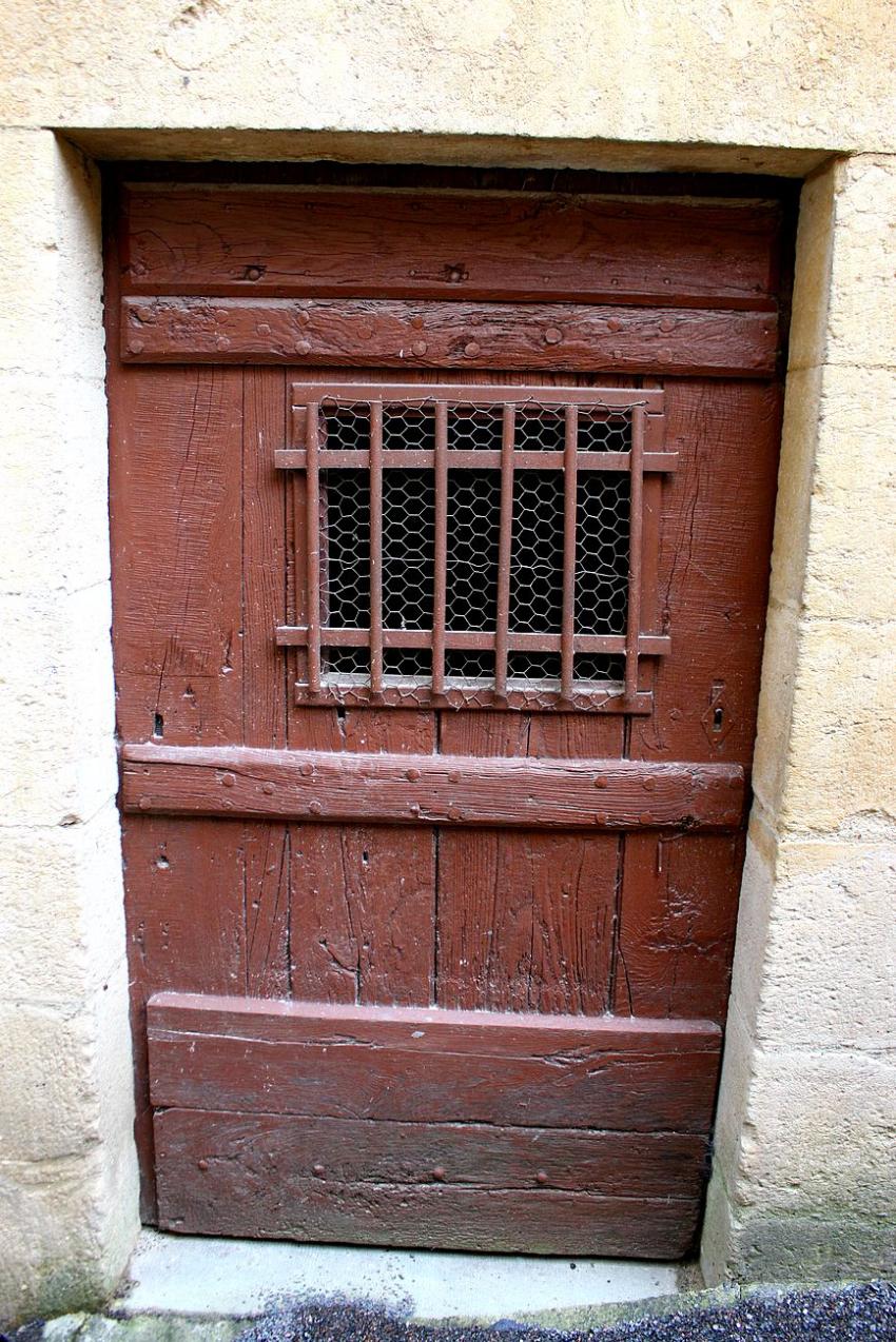 Portes (128) : Dans le Prigord,  Montignac (105)