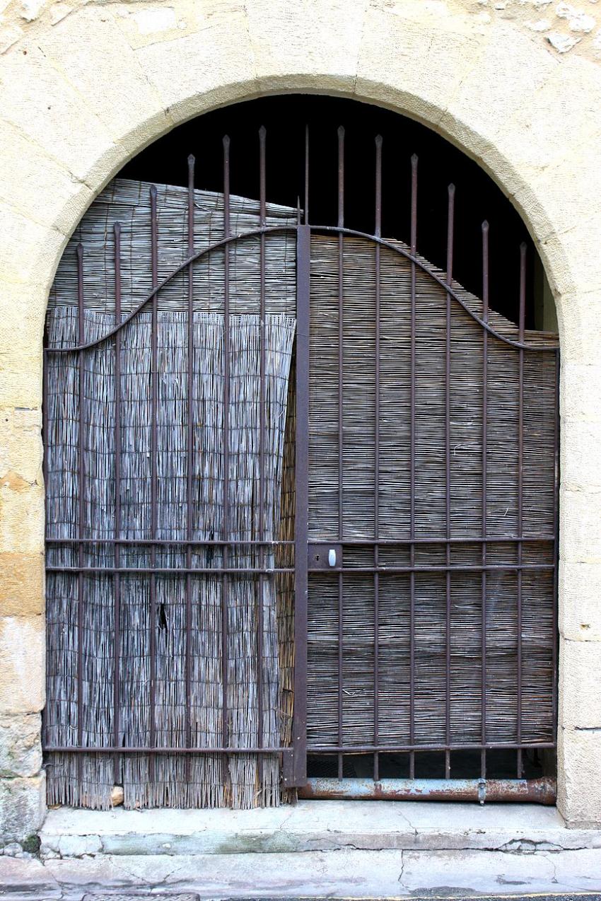 Portes (113) : Dans le Prigord,  Montignac (90)