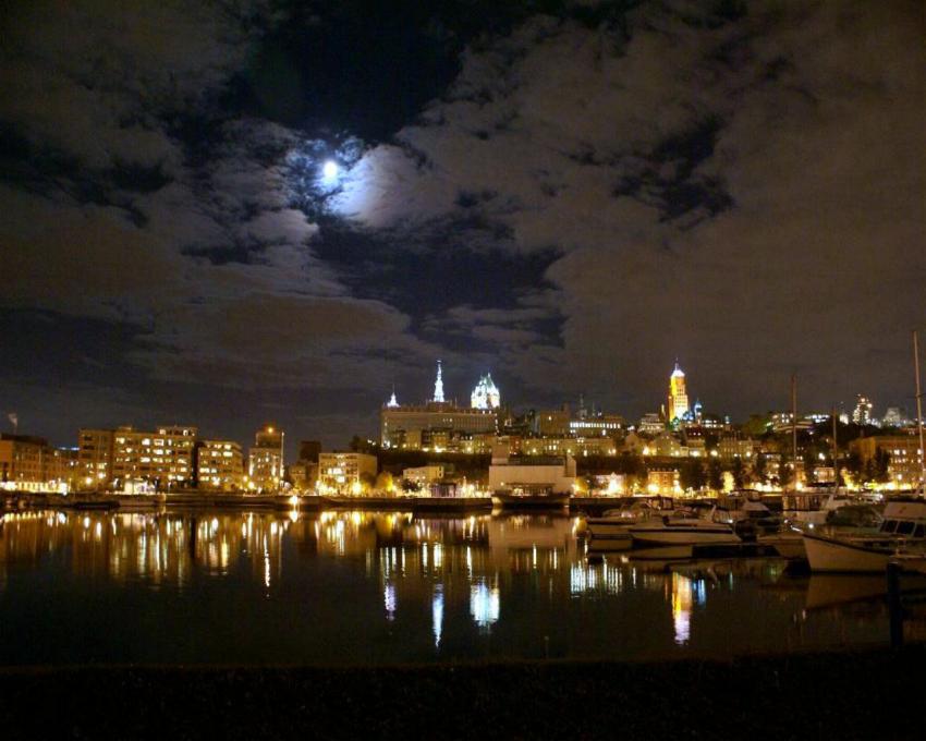 Quebec  sous la lune