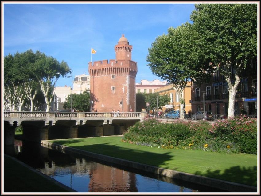 Perpignan (66) - La Basse et le Castillet