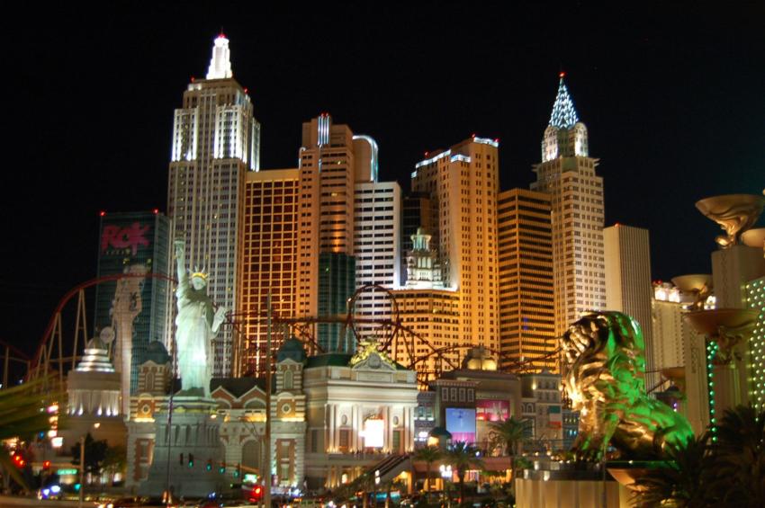 las vegas by night (hotel new york new york)