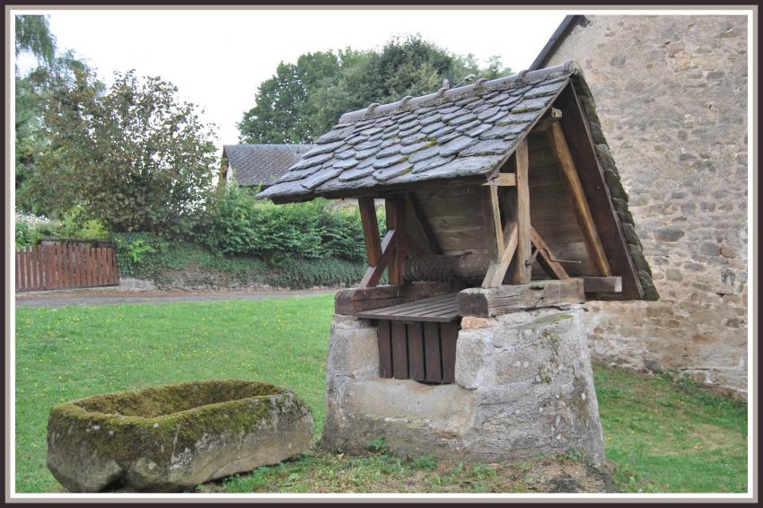 La Chapelle St-Graud - Le puits communal
