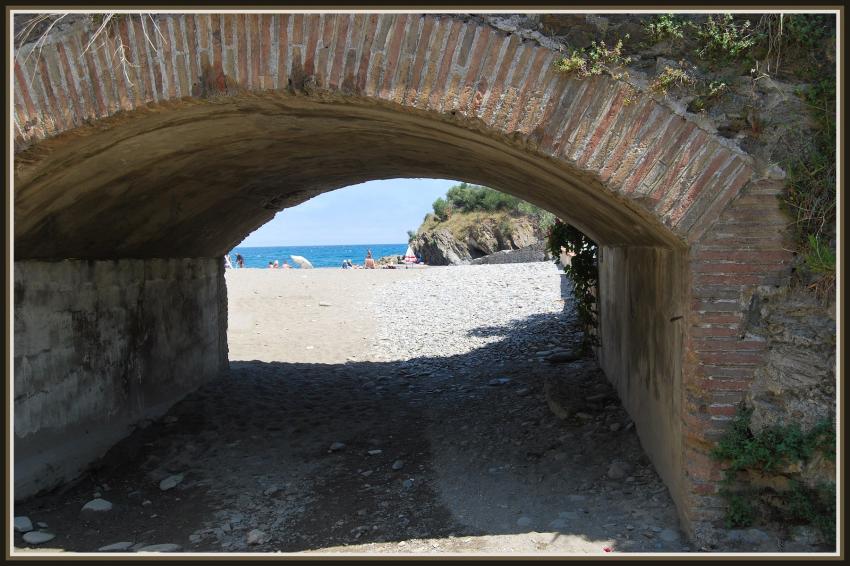 Banyuls (66) Accs  une plage