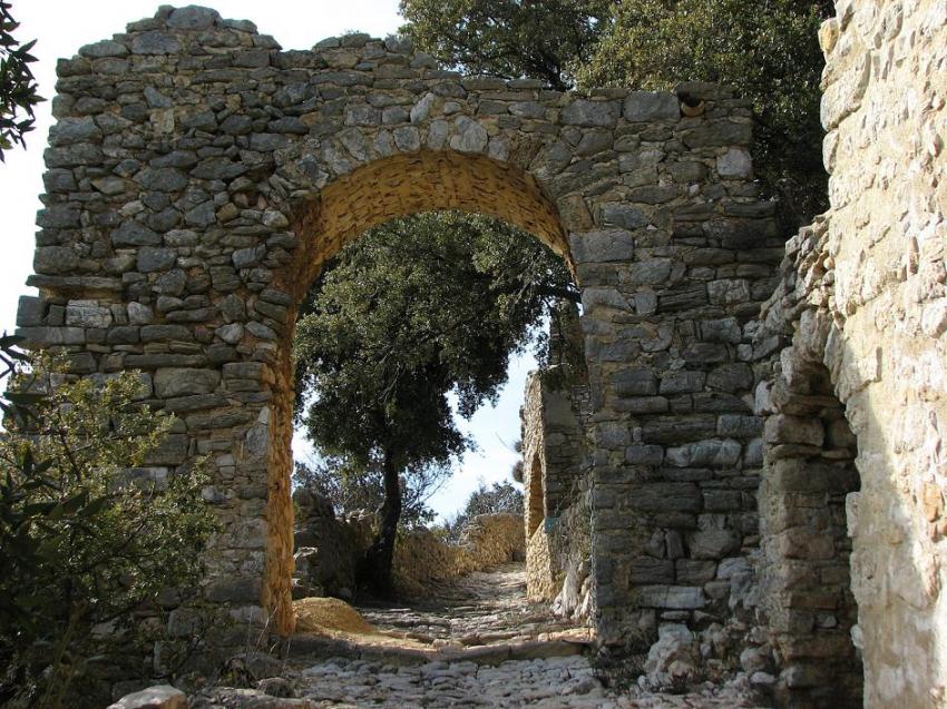 Arc d'entre du village mdival de Mrindol-les-o