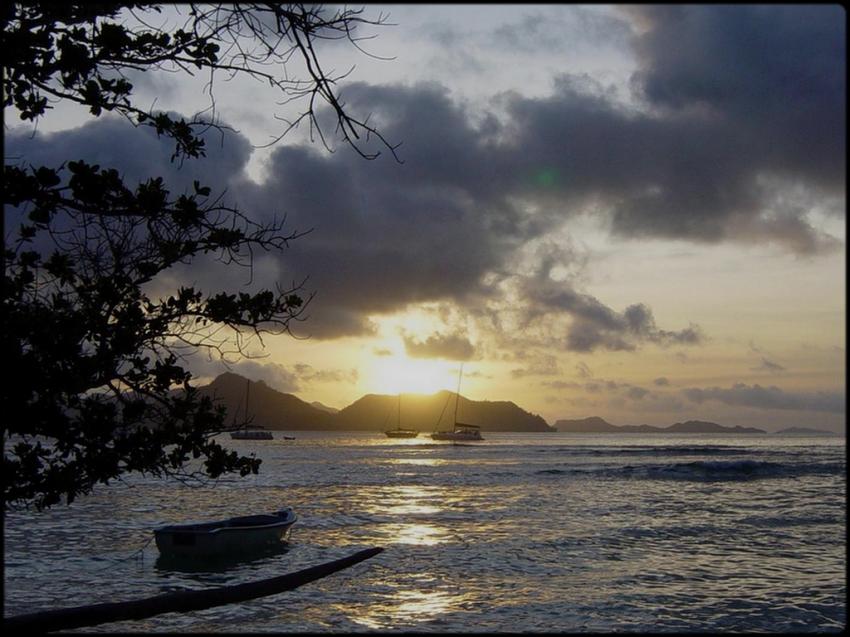 Coucher de soleil  La Digue...