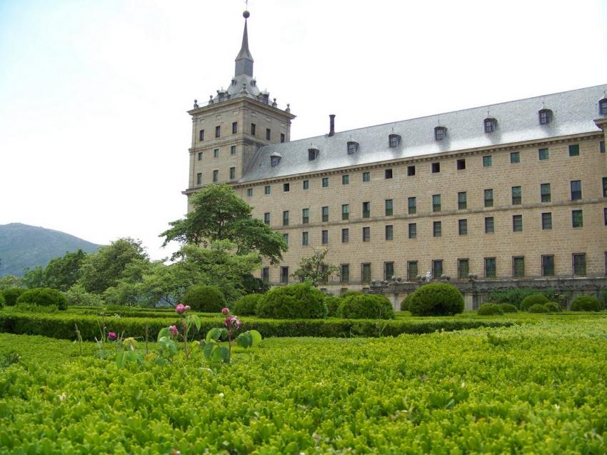 Monasterio del Escorial ds les jardins (Madrid).
