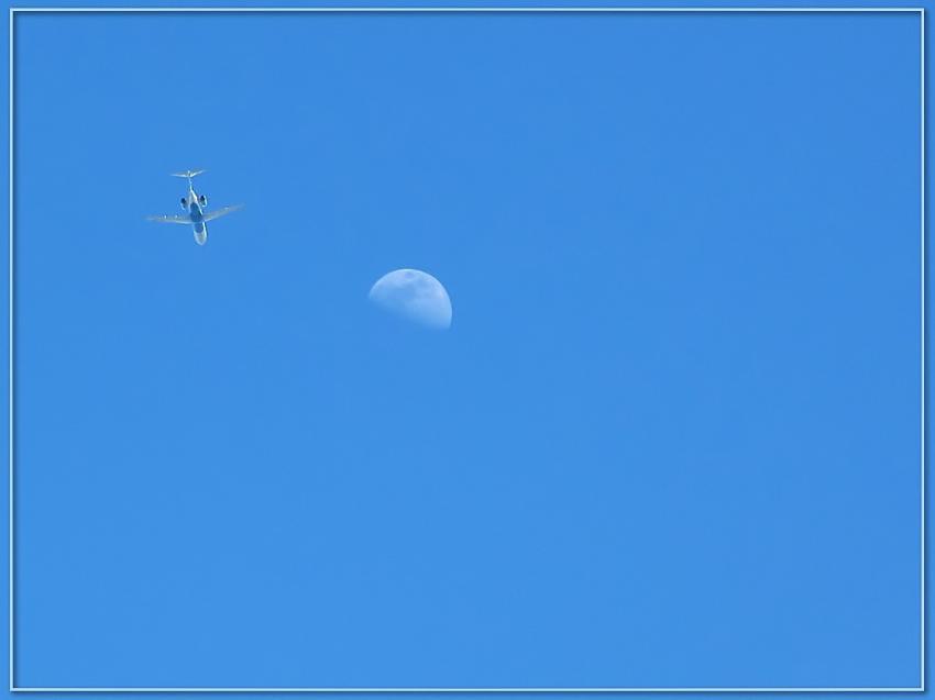 Avion et lune