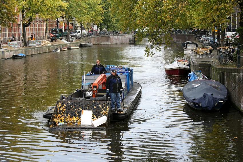 Amsterdam (15) Bateau nettoyeur