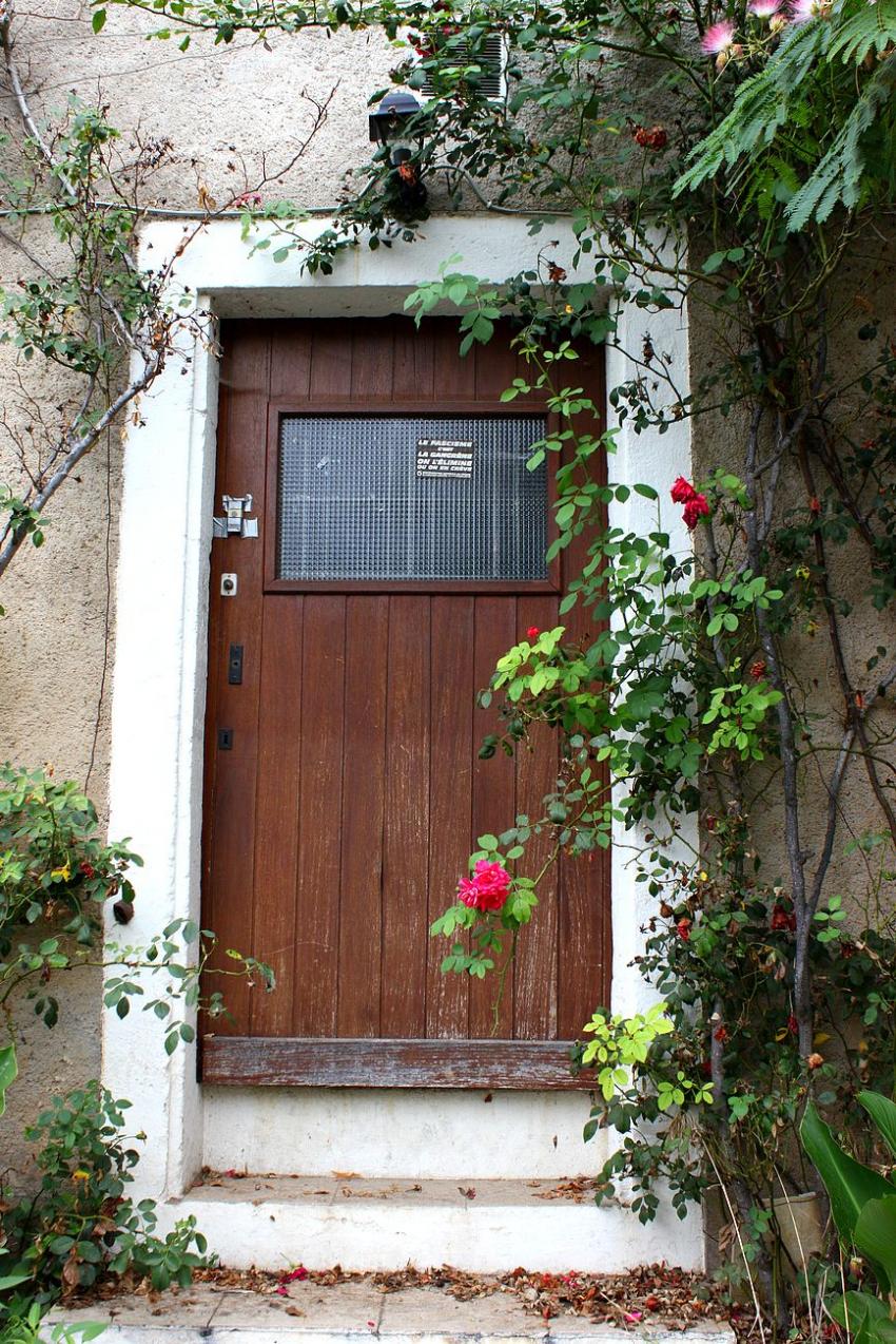 Portes (108) : Dans le Périgord, à Montignac (85)