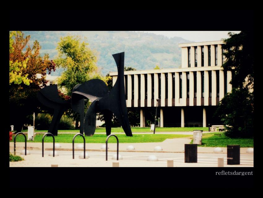 la Bibliothque universitaire droit-lettres (campu