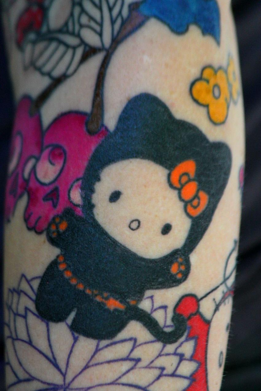 Bras tatoué