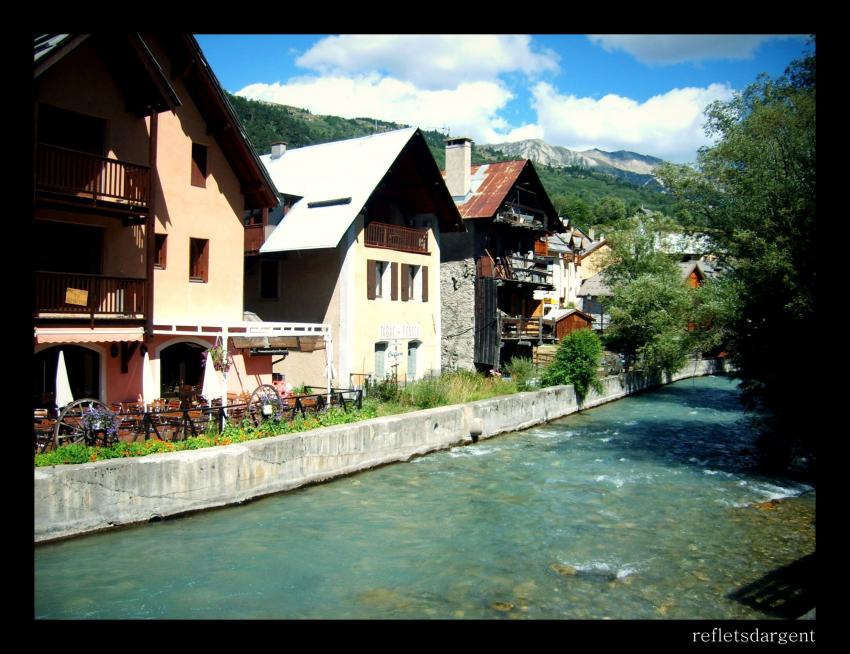 maisons au bord de l'eau