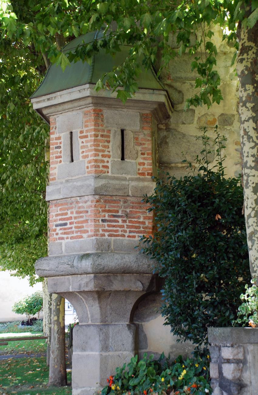 Tour d angle de la caserne de Vaux