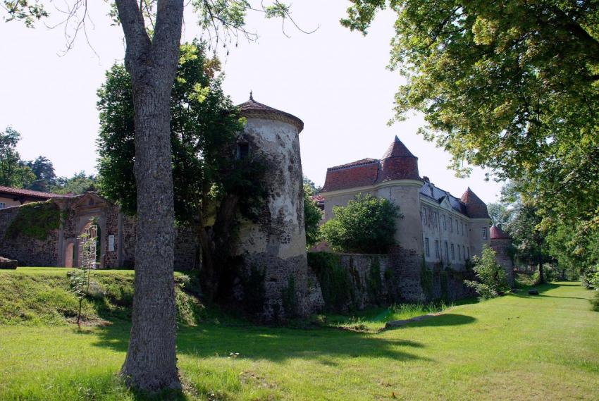 chateau de Goutelas