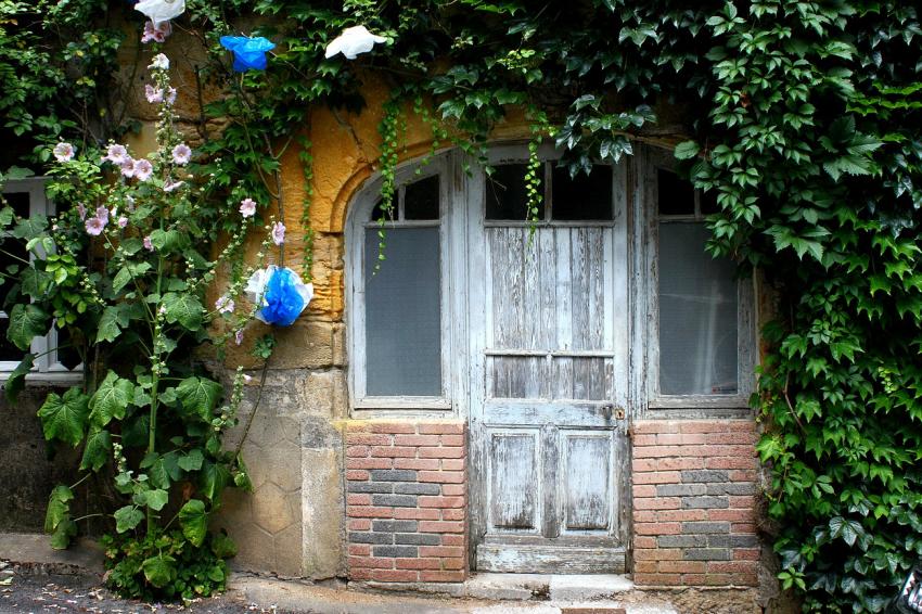 Portes (32) :  Dans le Prigord,  Montignac (9)
