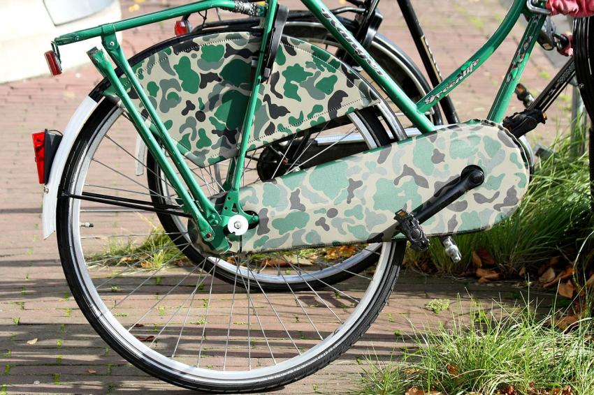 Amsterdam (148) Les vlos : Camouflage