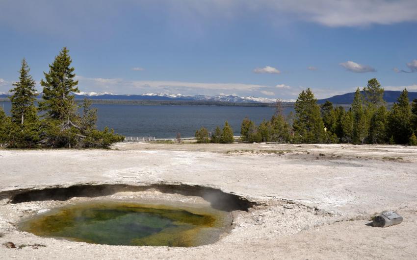montagne et geyser