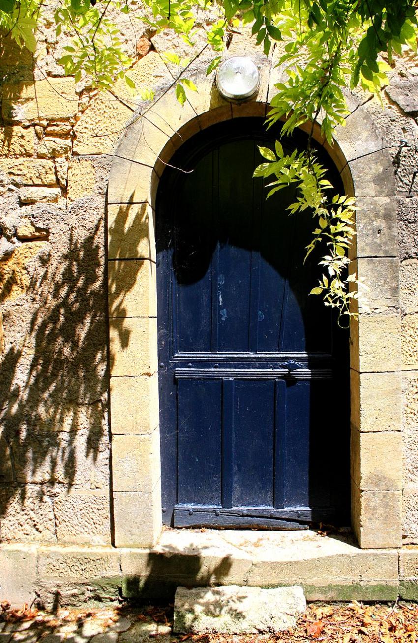 Portes (161) :  Dans le Périgord, à Montignac (138