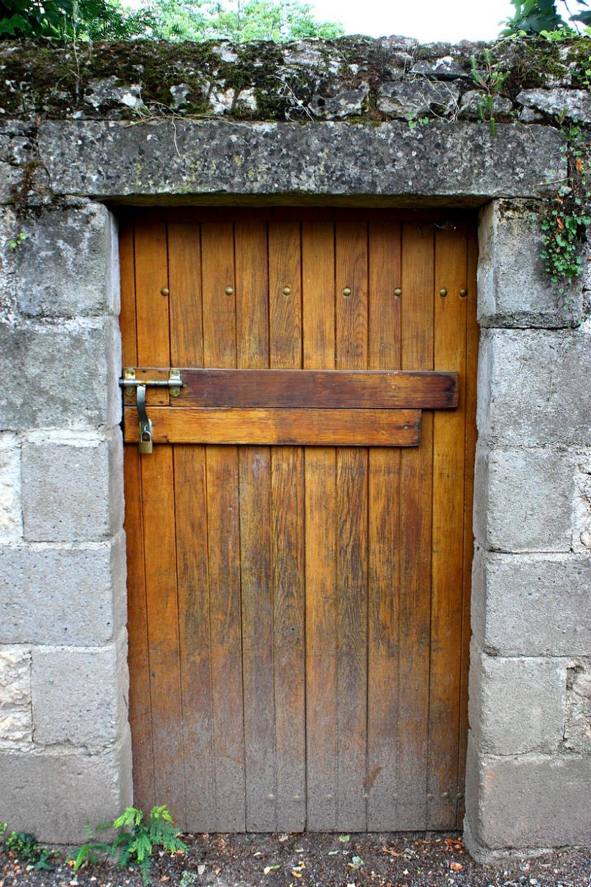 Portes (174) : Dans le Périgord à Montignac (151)