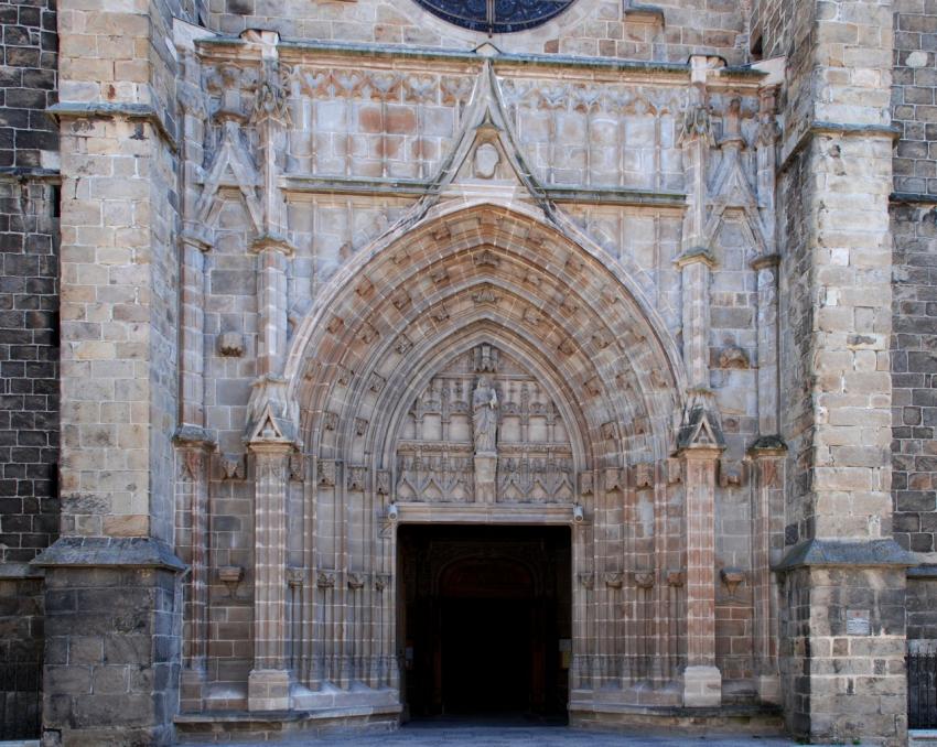 Facade de Notre Dame ;Montbrison Loire 42