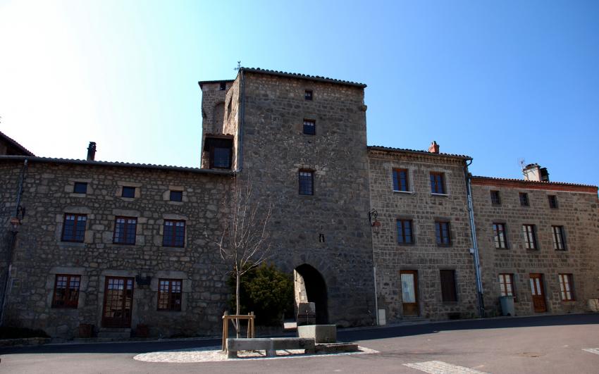 Place du village de Marols ,Loire 42