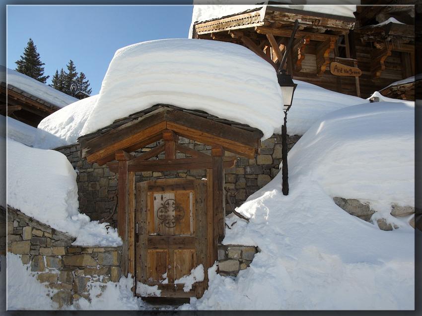 Chalets sous la neige