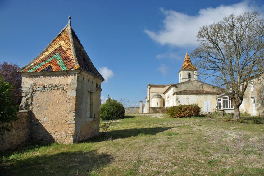 Pigeonnier et glise