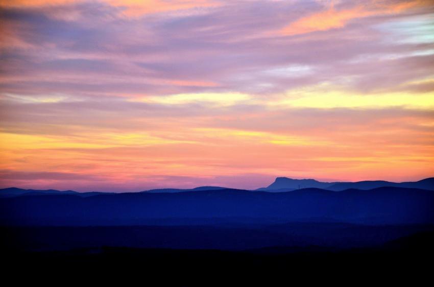 Crpuscule sur les collines de Provence