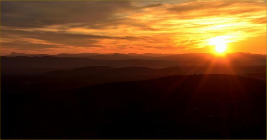 Coucher de soleil sur les monts varois