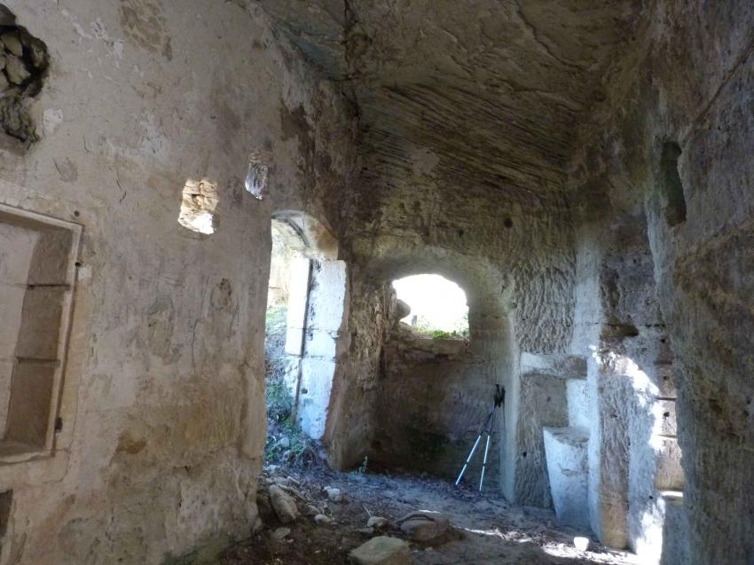 Maisons troglodytiques de Barry ( Vaucluse )