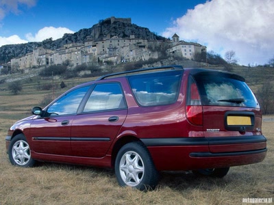 Résultat de recherche: Renault Laguna Nevada (1998)