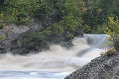 Résultat de recherche: Rivière en crue.