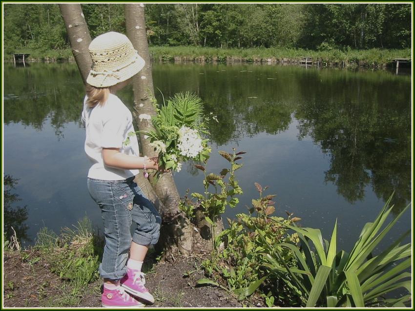 Margot au bord de l'eau