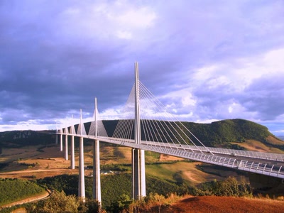 Œuvre de nonoche: viaduc de millau