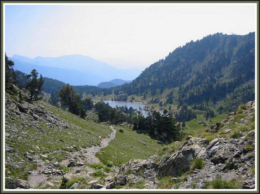 Descente vers le lac Achard