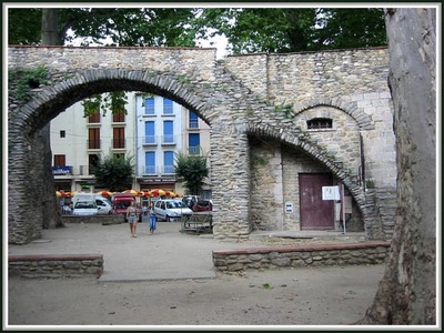 Résultat de recherche: Place et vieux mur - Céret (66)