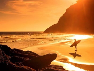 Résultat de recherche: surfeur sur une plage