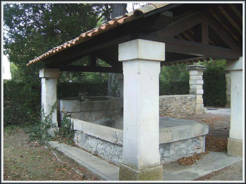 Lavoir à Chateau-Laval (04)