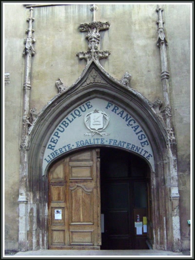 Résultat de recherche: Aups (83) Parvis de l'église