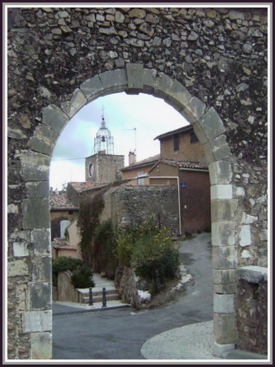 Résultat de recherche: Aups (83) Porte de la ville