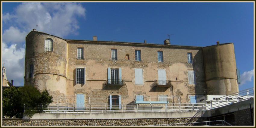 Le Château d'Oraison (04)