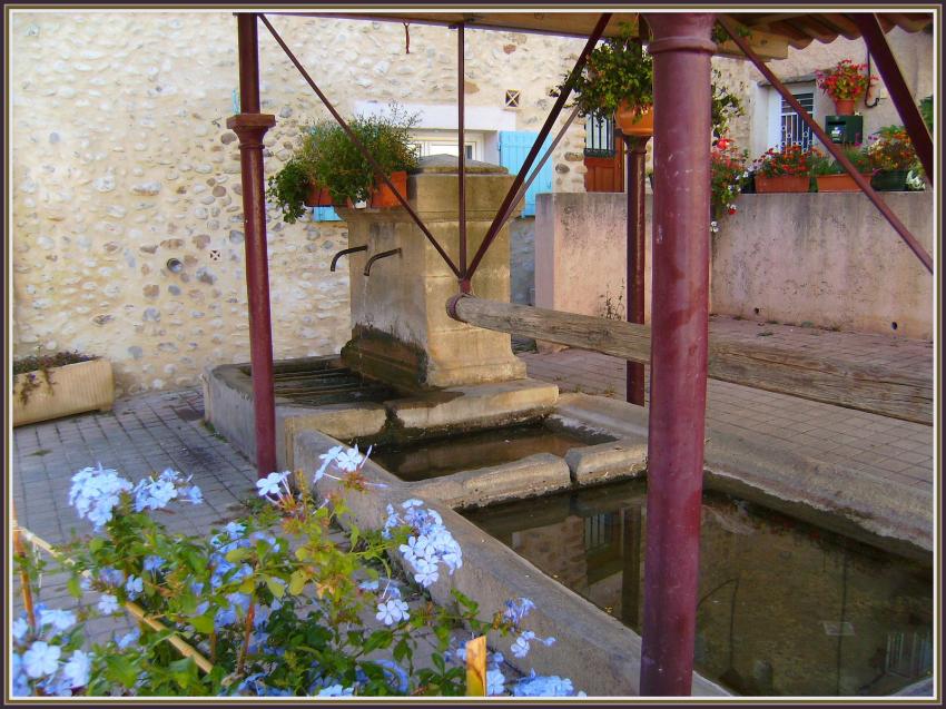Fontaine à Oraison (04)