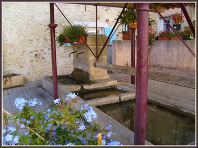 Résultat de recherche: Fontaine à Oraison (04)