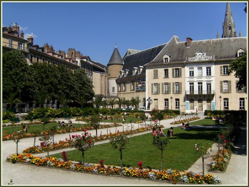 Grenoble - Petit jardin dans la ville